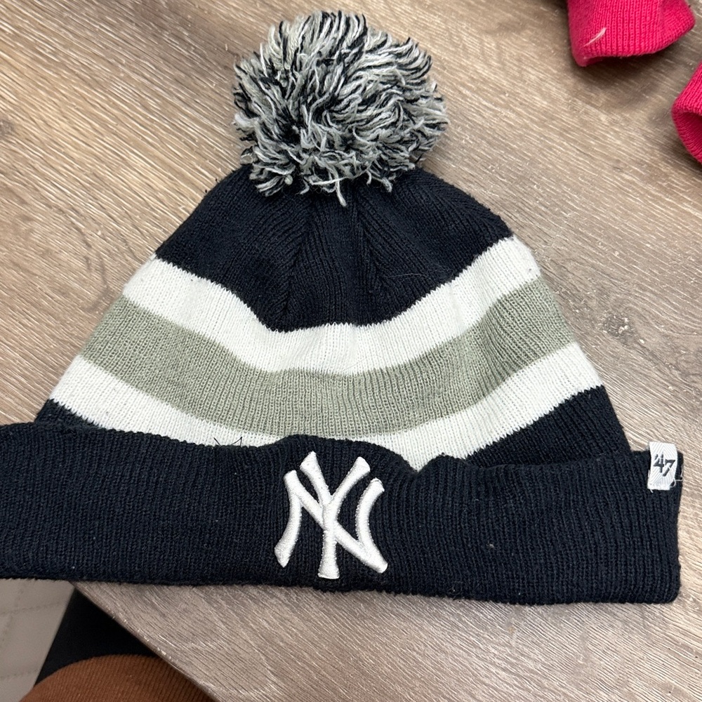 yankees navy grey and white mens winter hat